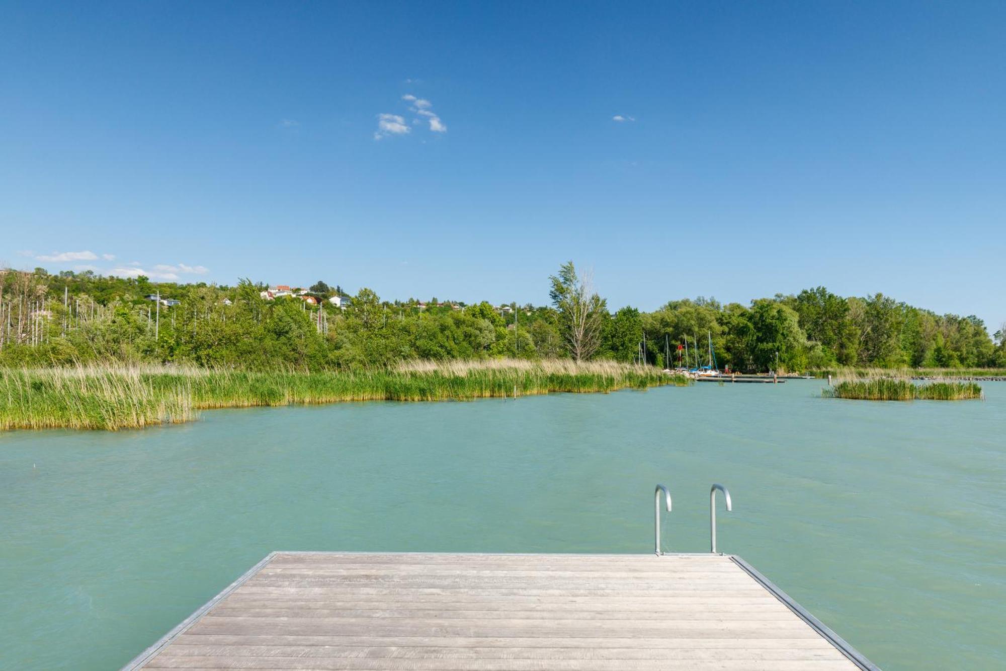 Blue4 Apartment Balatonfuzfo Ngoại thất bức ảnh
