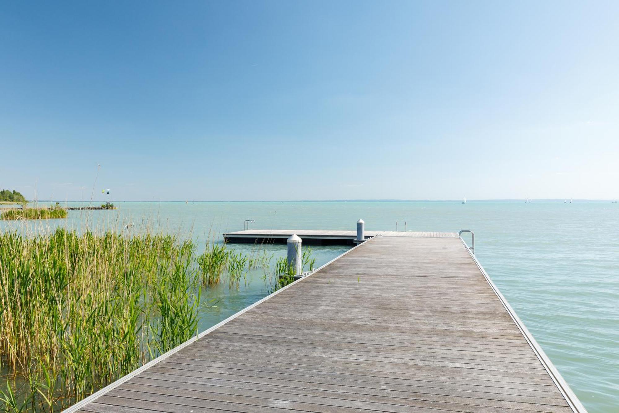 Blue4 Apartment Balatonfuzfo Ngoại thất bức ảnh